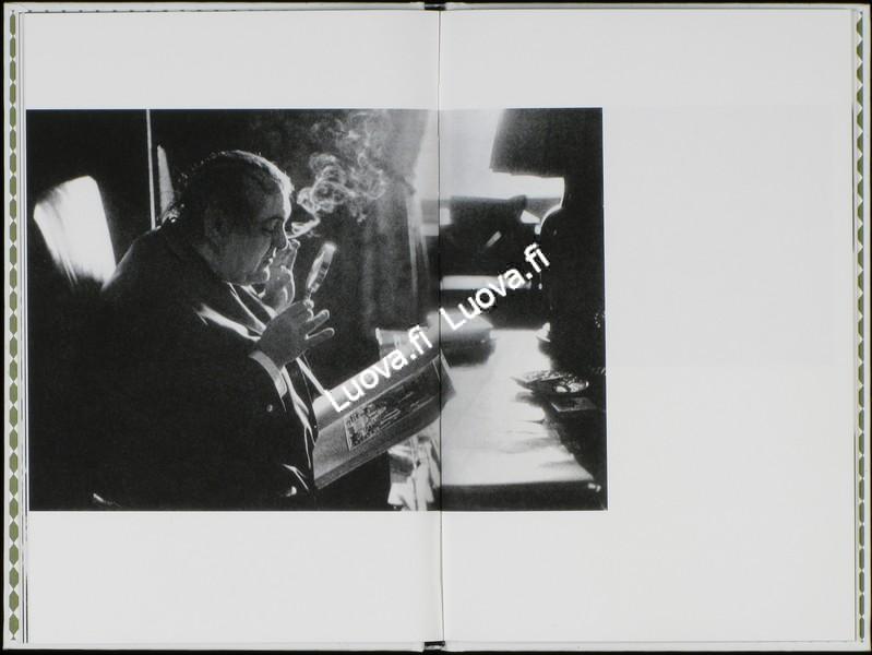 Robert Frank - Zero Mostel reads a book