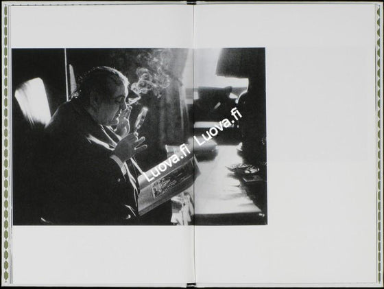 Robert Frank - Zero Mostel reads a book
